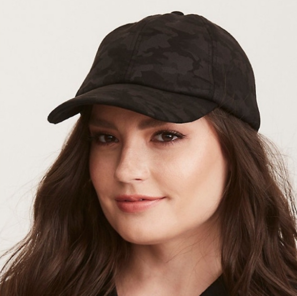 🌿 Torrid black camo hat